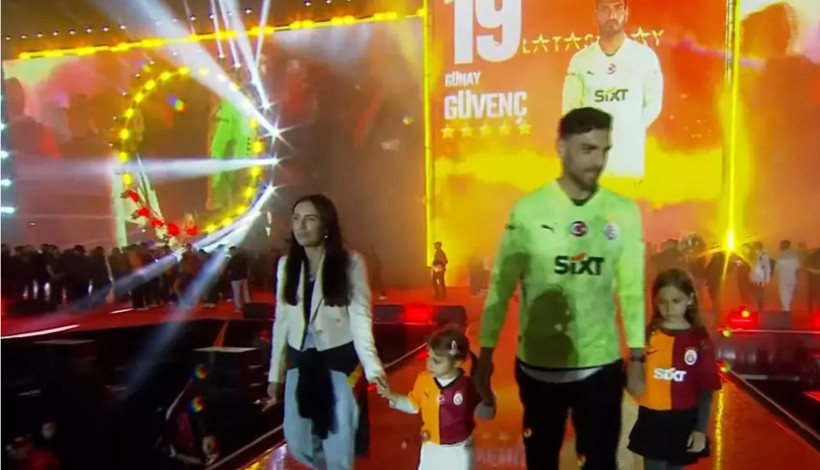 Galatasaray, 25. şampiyonluk kupasını aldı! Yenikapı'da taraftar rekoru kırıldı - Fotoğraf: 10