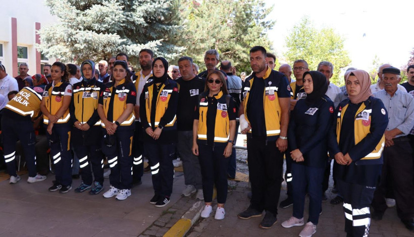 2 sağlık çalışanını son yolculuklarına meslektaşları uğurladı - Resim: 3