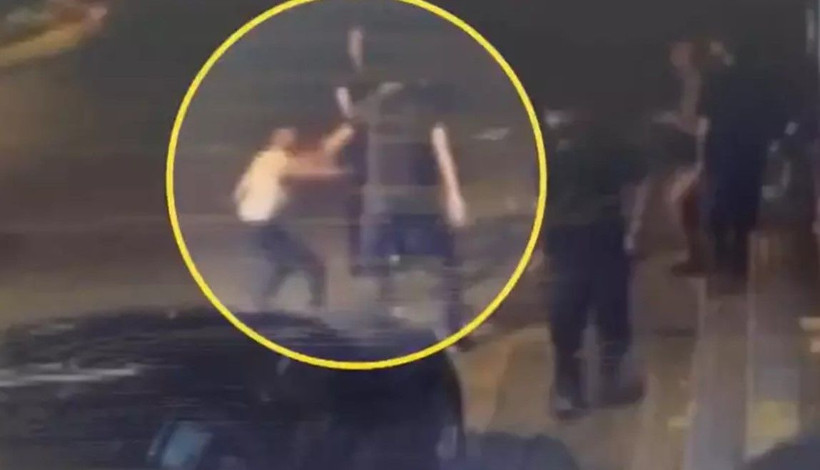 Laf atma kavgası kanlı bitti, 17 yaşındaki genci defalarca bıçakladılar! - Resim: 1