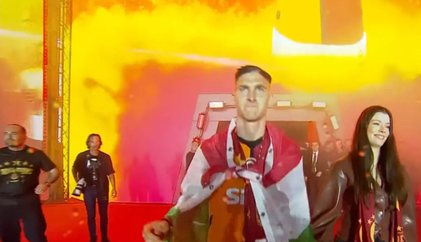 Galatasaray, 25. şampiyonluk kupasını aldı! Yenikapı'da taraftar rekoru kırıldı - Fotoğraf: 18