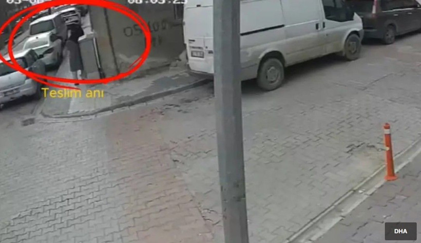 Telefondaki dolandırıcının tek cümlesine kandı, 7 buçuk milyon lirayı kendi elleriyle teslim etti - Fotoğraf: 2