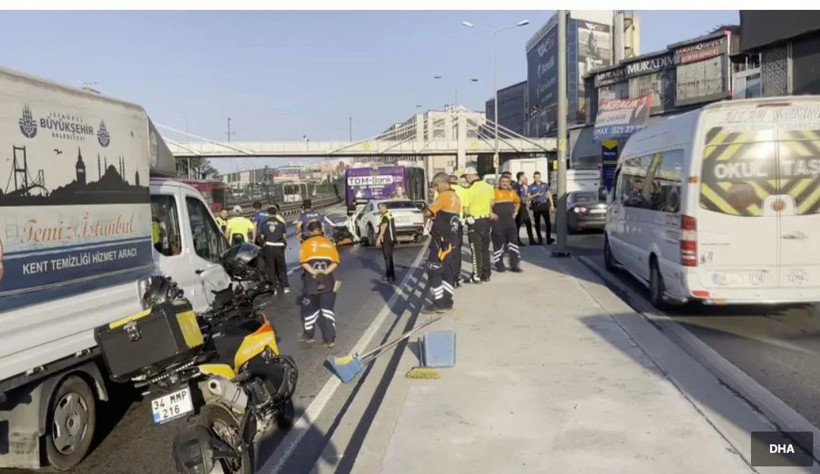 Küçükçekmece'de D-100'de feci kaza! Üç kişi öldü, yaralılar var - Fotoğraf: 3