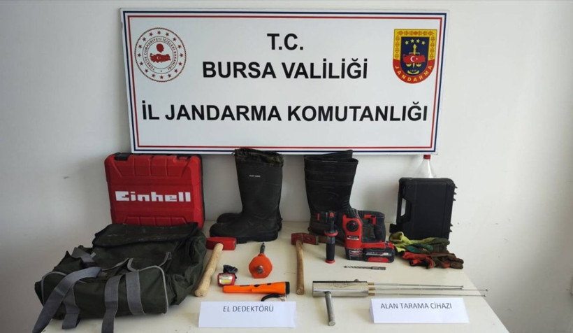 Jandarmadan kaçak kazıya suçüstü - Resim: 1