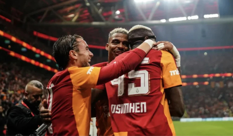 Derbide kavga eden futbolcular kaç maç ceza alacak? Ağır faturalar yolda - Fotoğraf: 2