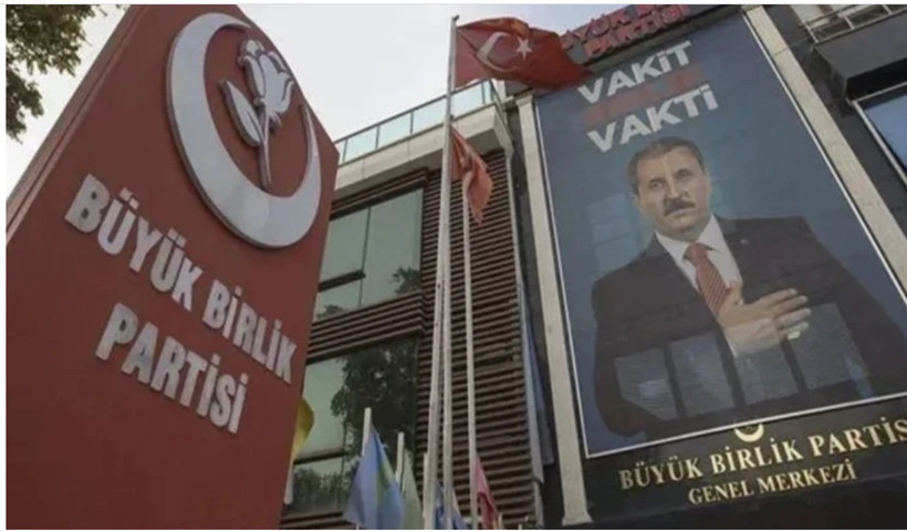 Son seçim anketi! Zirvedeki parti büyük fark attı, 3 partinin oyu da... - Fotoğraf: 9