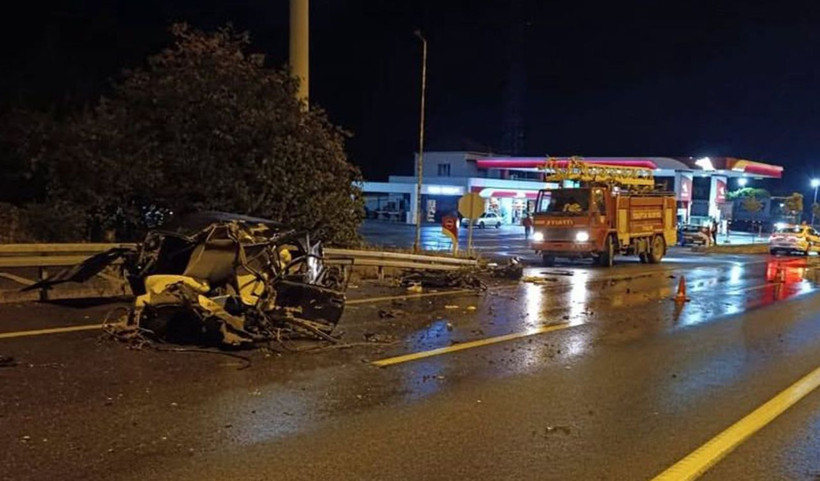 TIR'ın otomobile çarptığı kaza kamerada: 1 ölü, 1 yaralı - Resim: 4