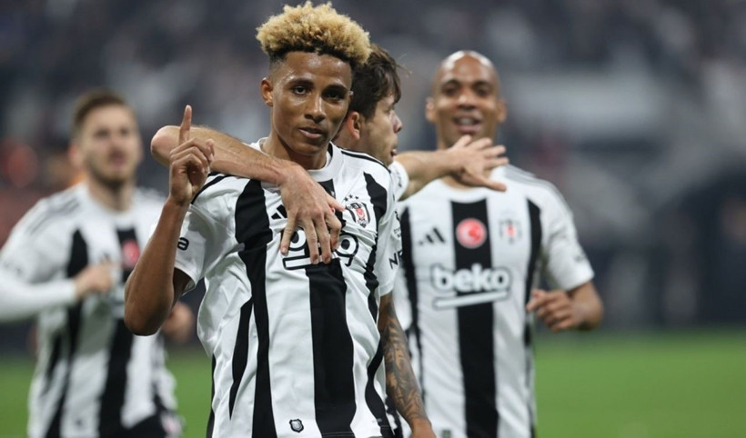 Beşiktaş Galatasaray maçına o pozisyon damga vurmuştu: Eski hakemlerin derbi yorumları tepki çekti! - Resim: 3