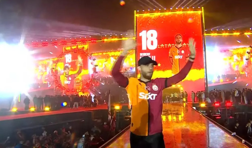 Galatasaray, 25. şampiyonluk kupasını aldı! Yenikapı'da taraftar rekoru kırıldı - Fotoğraf: 11