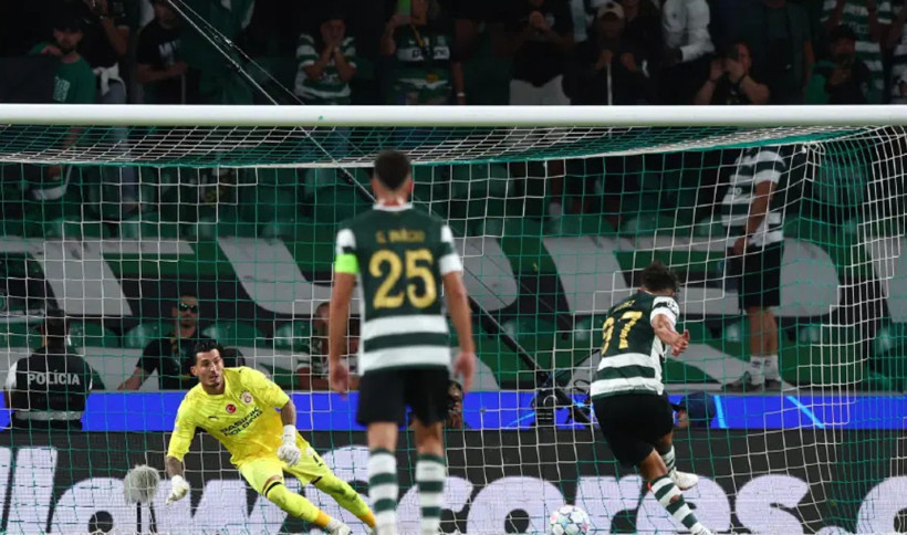 Sporting maçında Okan Buruk'u çıldırtan penaltı kararı! Hakemlere yoğun tepki - Fotoğraf: 3