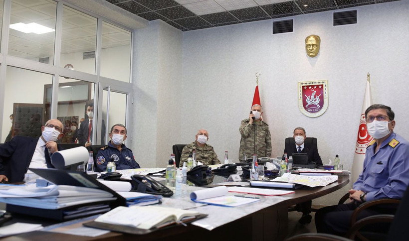 Akar ve komutanlar Harekat Merkezi'nde! - Resim: 1