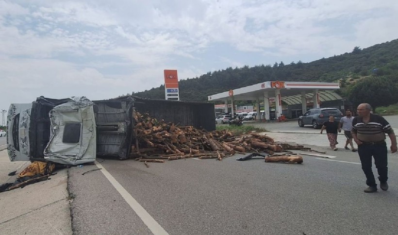Çanakkale’de zincirleme kaza: 5 ölü, çok sayıda yaralı - Resim: 1