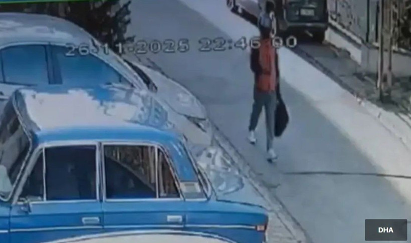 Akrabası azmettirdi, bıçaklı hırsız altınlarla kaçtı! Odaya kilitlenen ev sahibi canını zor kurtardı - Resim: 2