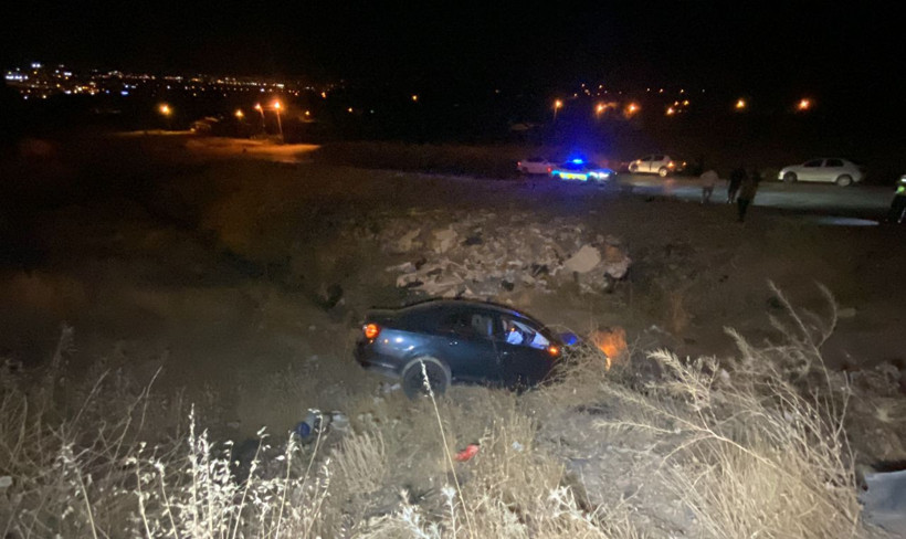 Elazığ’da şarampole düşen otomobildeki 5 kişi yaralandı - Resim: 2