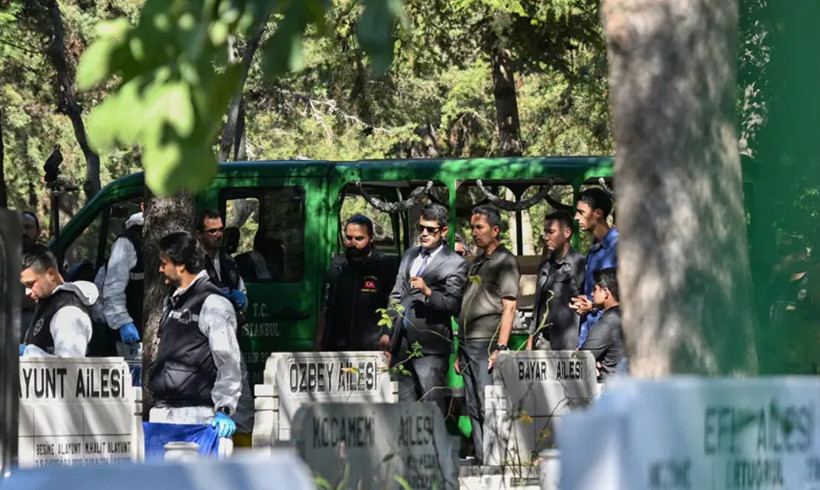 Alınan örnekler incelenecek... Kaşif Kozinoğlu'nun mezarı açıldı - Fotoğraf: 2