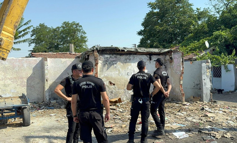 Uyuşturucu satıldığı belirlenen 7 metruk bina yıkıldı - Resim: 3