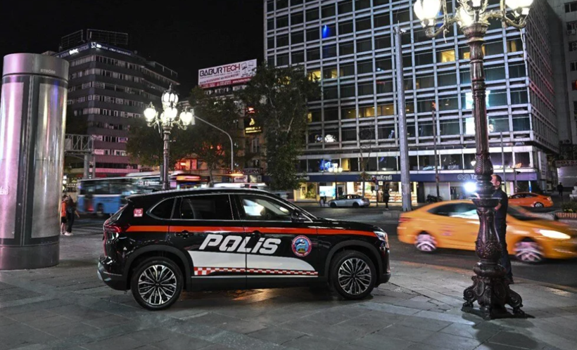 Polis aracı Togg Kızılay Meydanı'nda görevde - Resim: 1