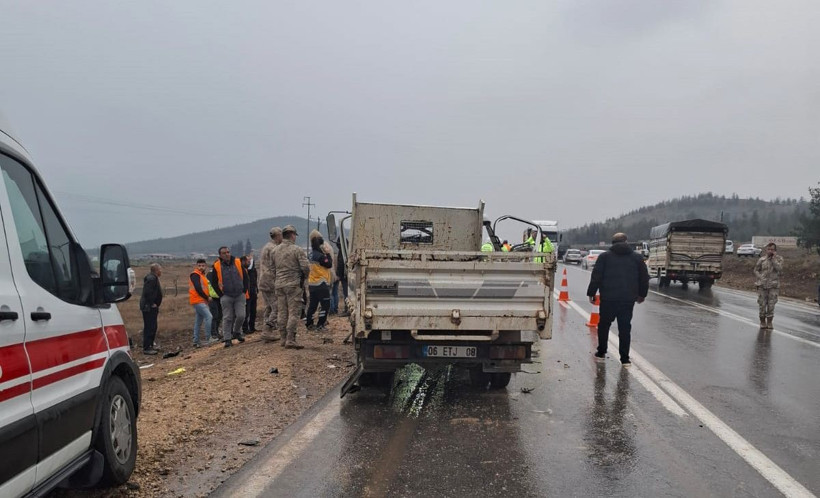 Gaziantep’te iki kamyonet çarpıştı - Resim: 4