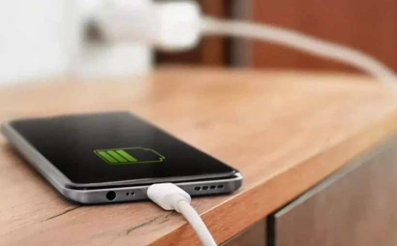 Telefonunu bu saatlerde şarj eden yandı! Bataryanın ömrünü 5 yıl kısaltıyor - Resim: 4