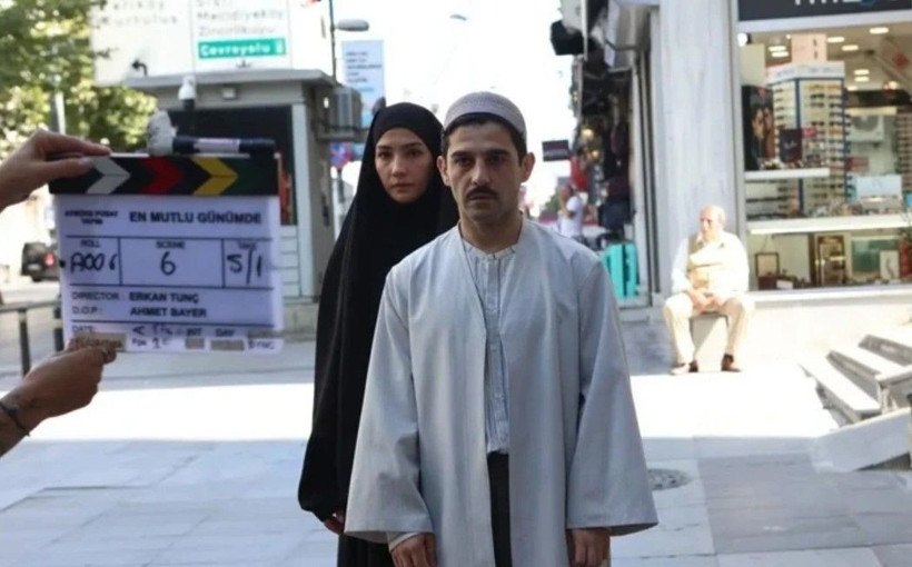 Aybüke Pusat çarşafa girdi! Verdiği pozlar çok konuşuldu - Fotoğraf: 5