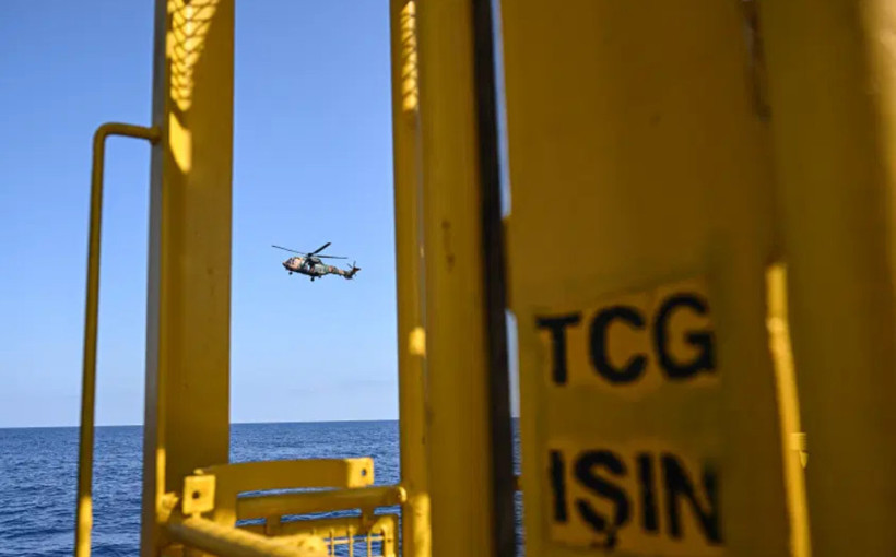 TCG Işın gemisi bölgede. Girne'deki feribot faciasında geminin enkazına robotla dalış yapılacak - Fotoğraf: 2