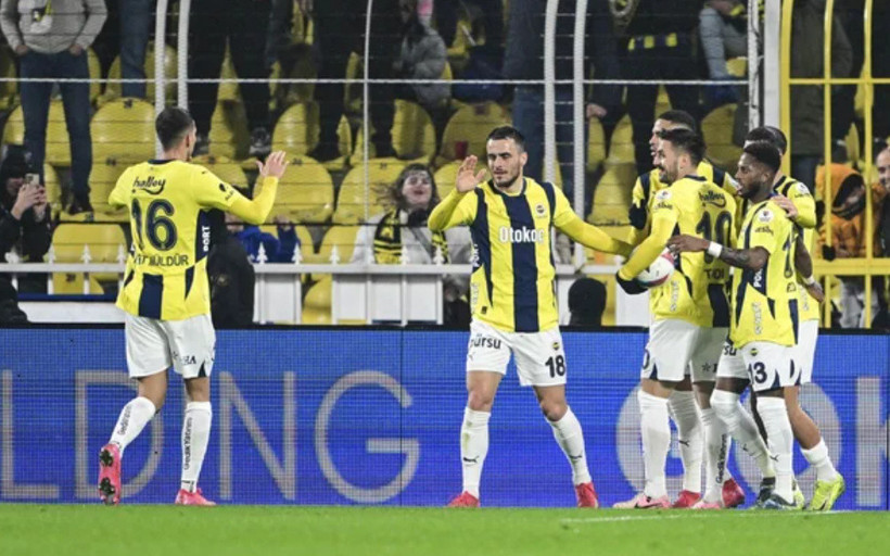 Fenerbahçe'de iki futbolcu ile yollar ayrılıyor! Ön sözleşme imzalandı - Fotoğraf: 6