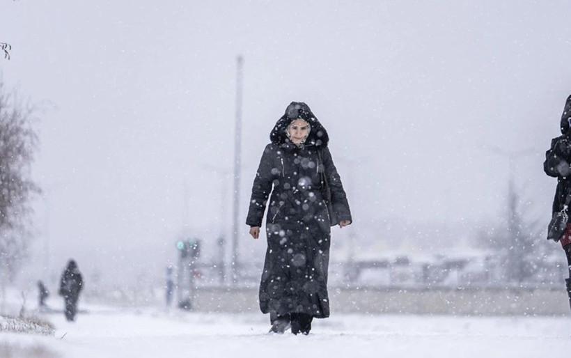 Tarih belli oldu! İstanbul'a kar geliyor, sıcaklık 8 derece birden düşüyor - Resim: 1