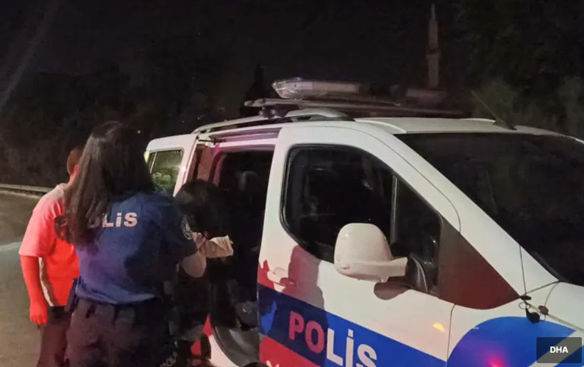 Polise çıkıştı, "Sanatçıyım" diyerek gazetecilere tükürdü, yere yığıldı - Fotoğraf: 3