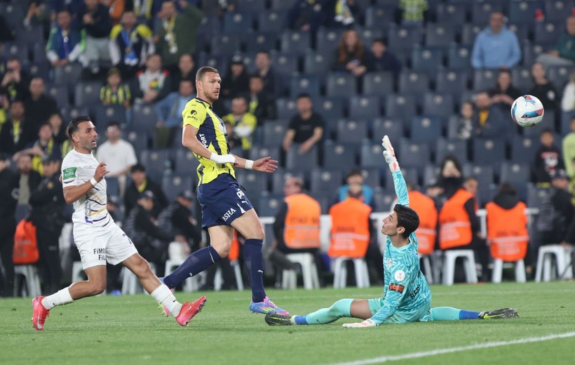Kadıköy’de gergin galibiyet! Fenerbahçe Eyüpspor’u yendi, spor yazarları eleştiri yağdırdı - Resim: 2