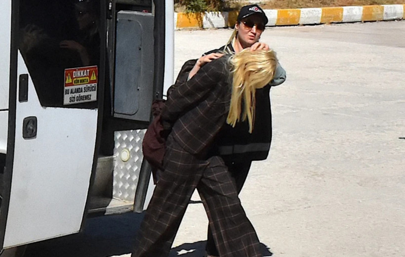 Vanlı Kara Haydar'ın eşi Çağla Öz'ün son hali ibretlik altınlar yerine ters kelepçe - Fotoğraf: 6