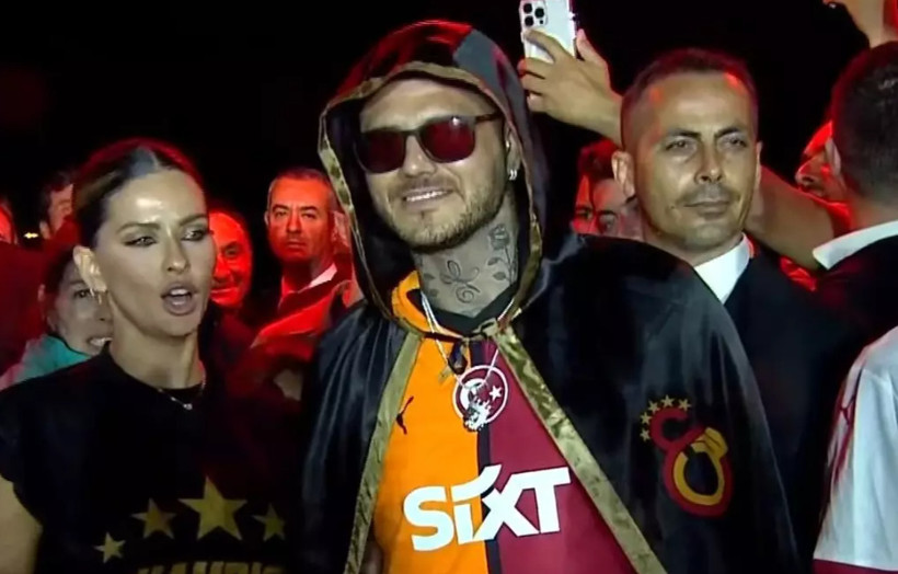 Galatasaray, 25. şampiyonluk kupasını aldı! Yenikapı'da taraftar rekoru kırıldı - Fotoğraf: 3