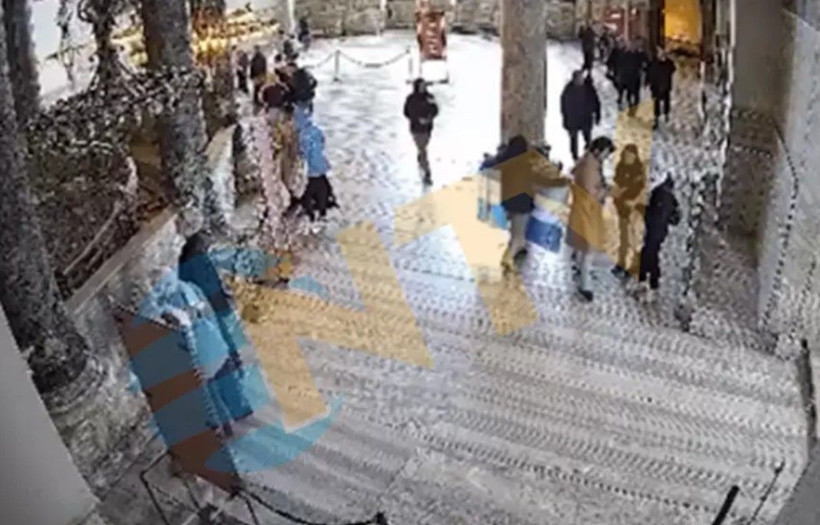 Ayasofya'da "Ya Ortodoks ol ya da öl" yazılı Bizans bayrağı açtılar - Fotoğraf: 2