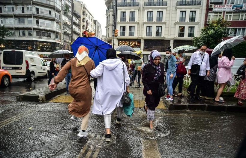 Meteorolojiden sevindiren haber: Sıcaklar bazı bölgelerde yerini sağanak yağmura bırakacak - Resim: 4