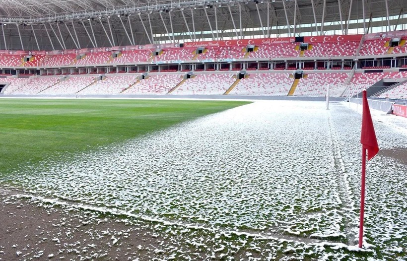 Zemin karla kaplandı! Sivas'ta kar var... Fenerbahçe'nin maçı merakla bekleniyor - Resim: 2