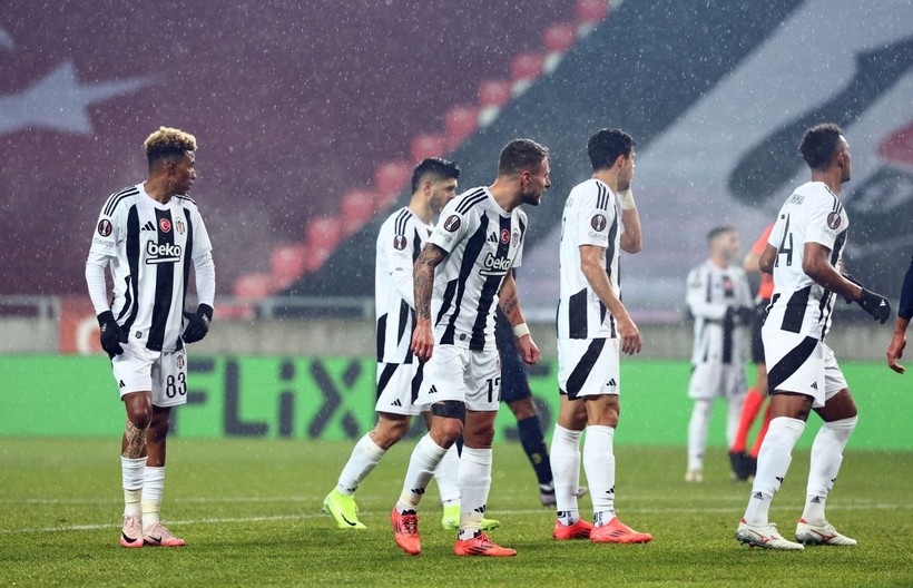 Beşiktaş İsrail ekibine yenildi: Bronckhorst'un yerine gelecek isim belli oldu! - Resim: 1