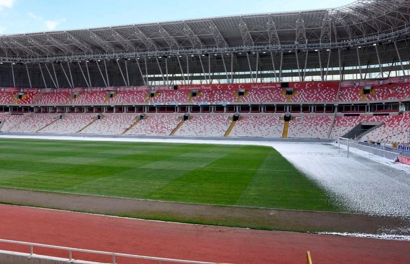 Zemin karla kaplandı! Sivas'ta kar var... Fenerbahçe'nin maçı merakla bekleniyor - Resim: 4