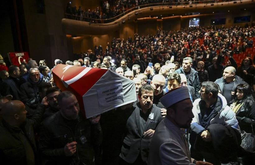 Ferdi Tayfur’un tabutu başında kavga: "O buraya gelmeyecek!" - Resim: 1
