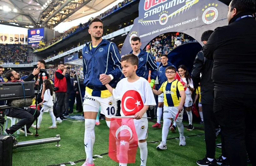 Fenerbahçe'de yaprak dökümü; İlk isme güle güle - Resim: 1