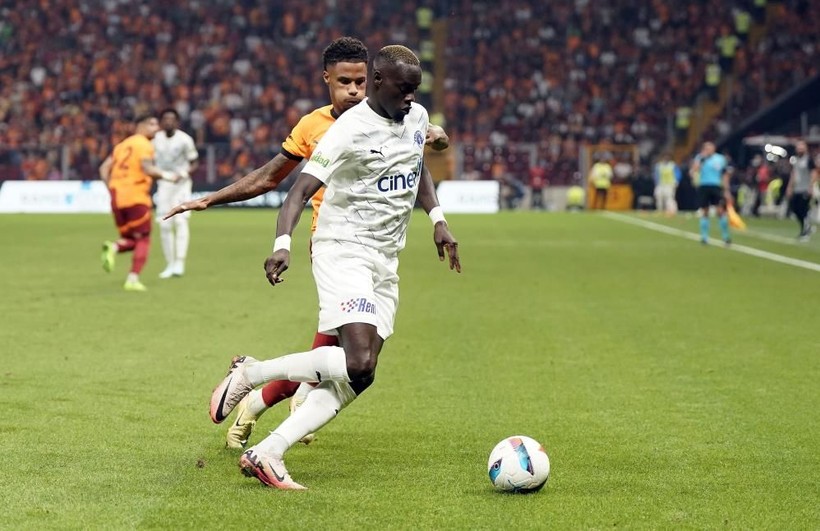 9 milyon euro çöp oldu! Galatasaray'ın yeni transferi pişman etti, Okan Buruk kapıyı gösterdi - Resim: 4