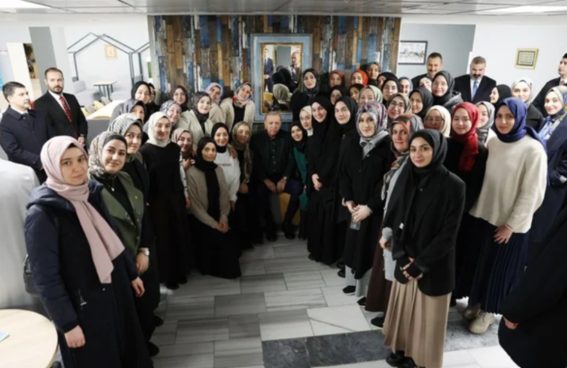 Cumhurbaşkanı Erdoğan Diyanet Gençlik Merkezi'ni ziyaret etti: Tanıdık isimler eşlik etti - Resim: 3