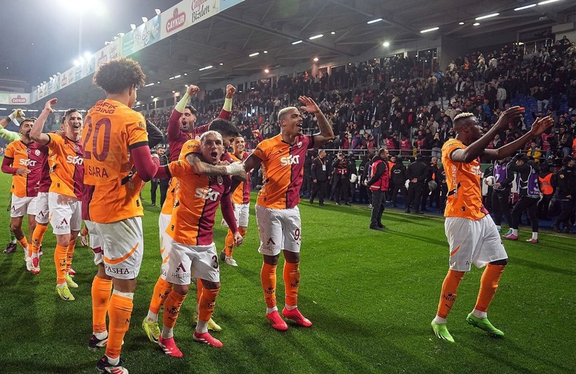 Galatasaray’da transfer krizi: Osimhen, Sanchez, Torreira, Sara ve Buruk’a Avrupa’dan kanca! - Resim: 2