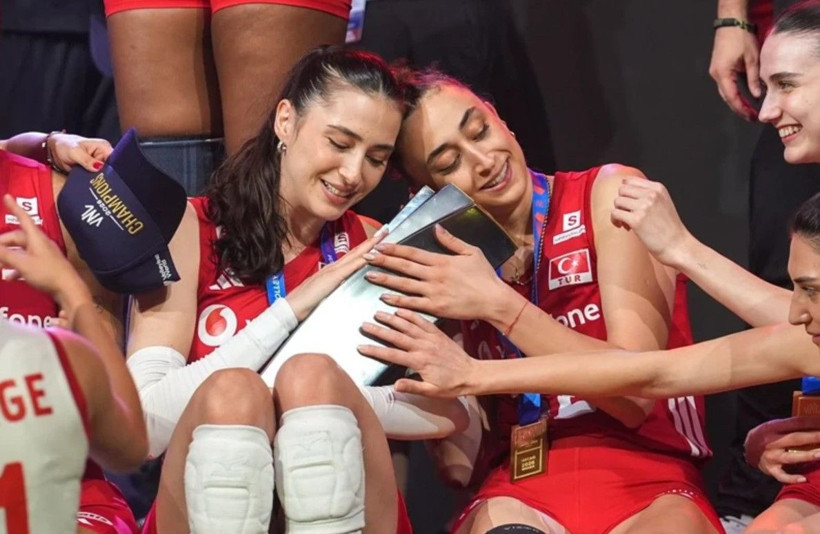 Şampiyonlar evinde! Filenin Sultanları'na coşkulu karşılama - Fotoğraf: 3