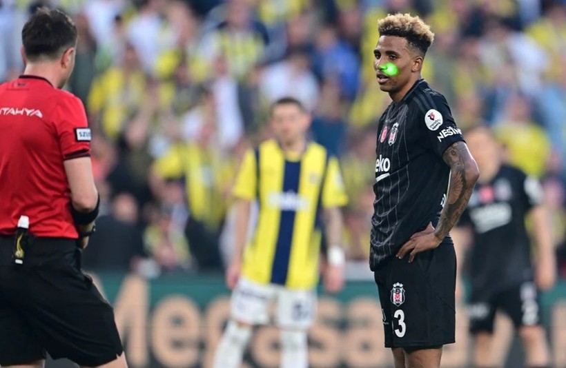 Derbiye damga vurmuştu! Gedson'a lazer tutan Fenerbahçeli taraftarın cezası belli oldu - Resim: 2