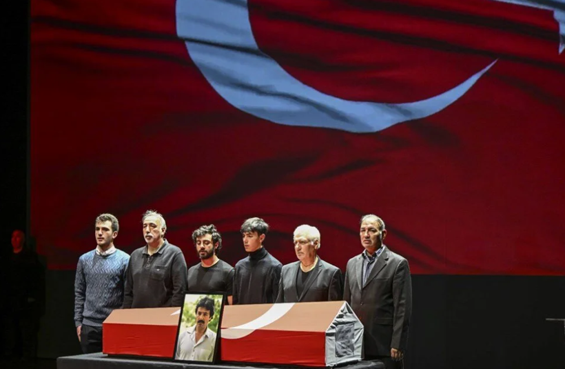 Ferdi Tayfur’un tabutu başında kavga: "O buraya gelmeyecek!" - Resim: 2