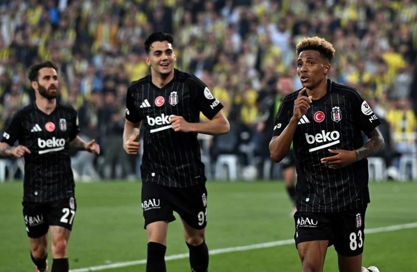 Derbiye damga vurmuştu! Gedson'a lazer tutan Fenerbahçeli taraftarın cezası belli oldu - Resim: 3
