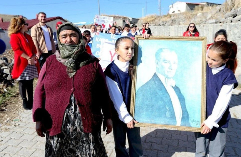 Yurtta Cumhuriyet coşkusu: Sınır köyünden yürekleri ısıtan fotoğraf - Resim: 4