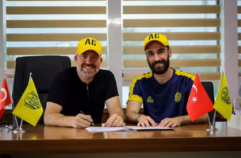 Süper Lig'de biten tüm transferler listesi; İşte yaz transfer dönemine damga vuran isimler - Fotoğraf: 183