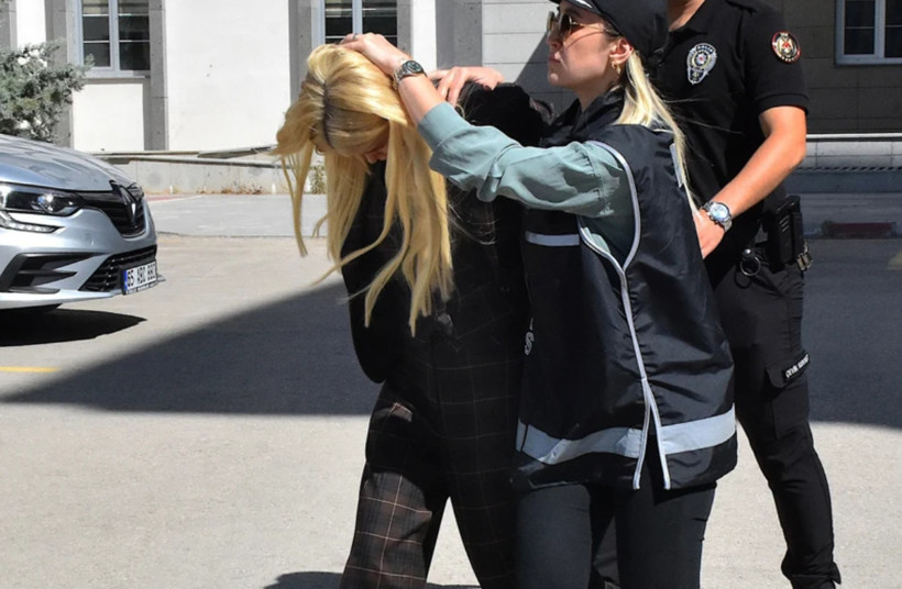 Vanlı Kara Haydar'ın eşi Çağla Öz'ün son hali ibretlik altınlar yerine ters kelepçe - Fotoğraf: 3