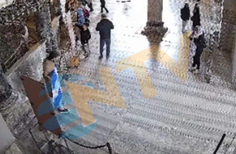 Ayasofya'da "Ya Ortodoks ol ya da öl" yazılı Bizans bayrağı açtılar - Fotoğraf: 4