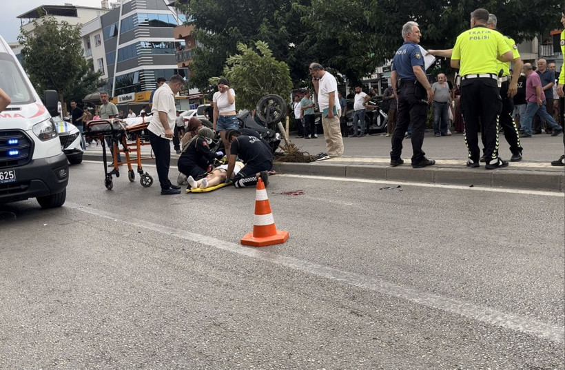 Motosikletin yayaya ardından otomobile çarptığı kaza kamerada - Resim: 4