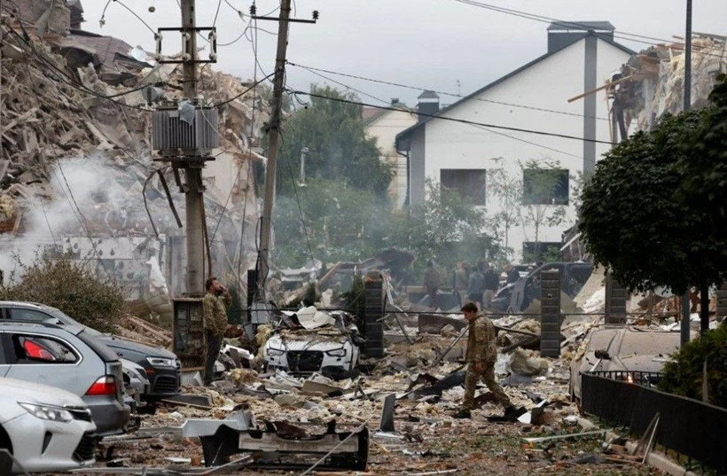 Savaşın en büyük saldırısı: Kiev'e bombalar yağdı - Resim: 1